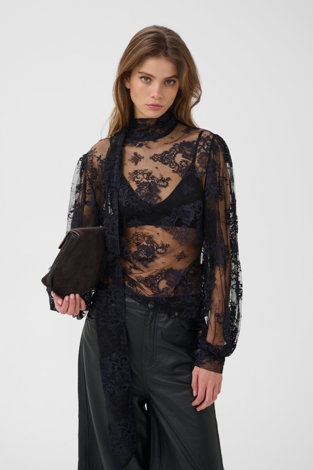 Ruby blondebluse – Black
